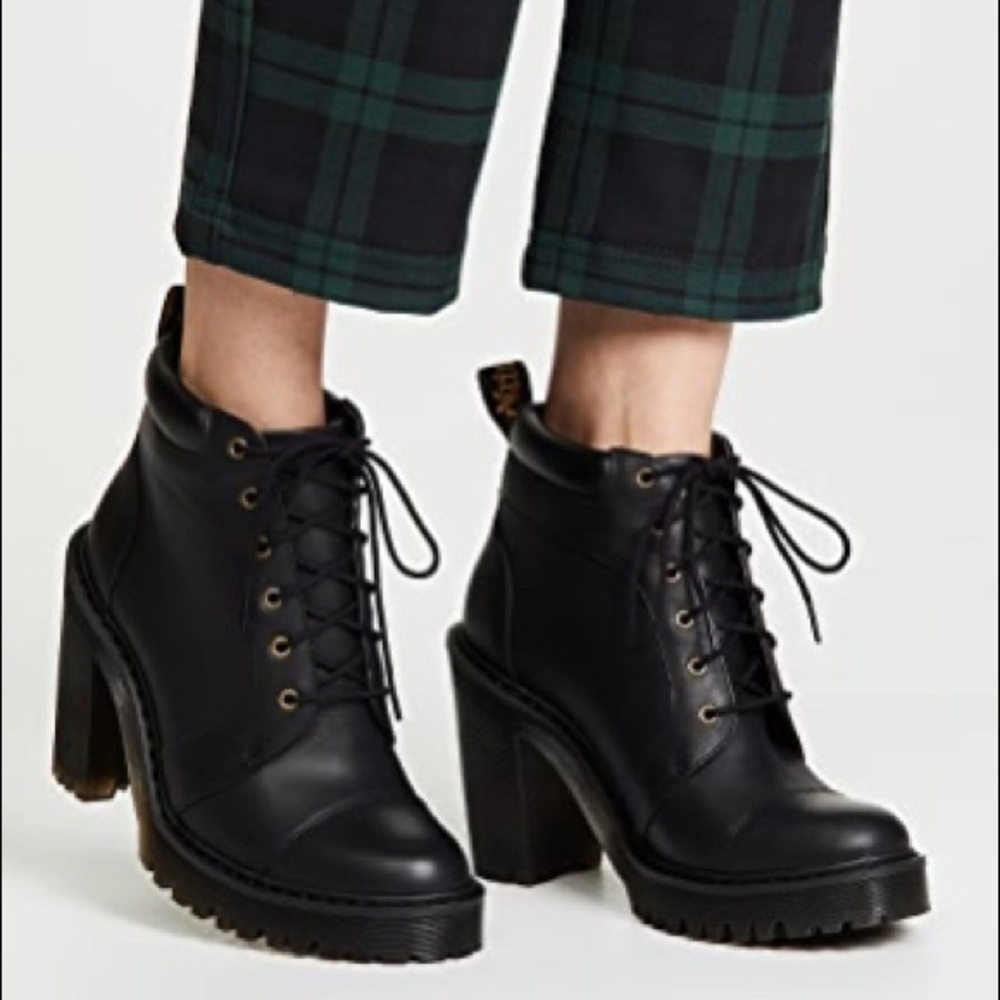 averil size US 6 doc martens